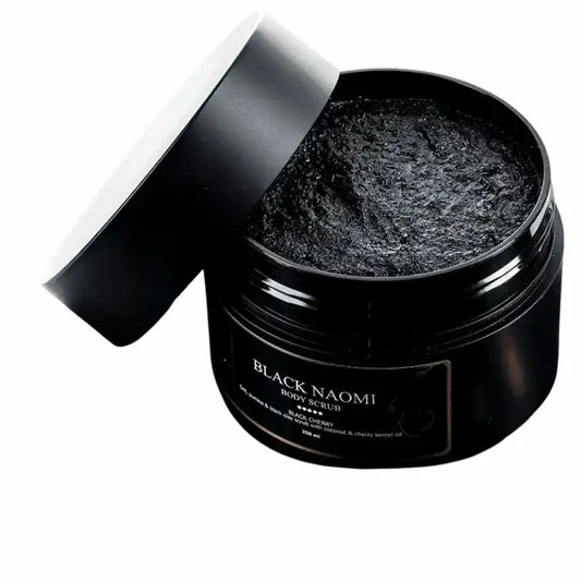 Djuprengörande textur – En kraftfull blandning av salt, pimpsten och svart lera som effektivt tar bort döda hudceller.