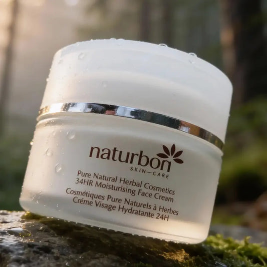 Närbild på Naturbon ansiktskräm – Intensiv 24H återfuktning som skyddar mot torrhet och ger en fräsch känsla.