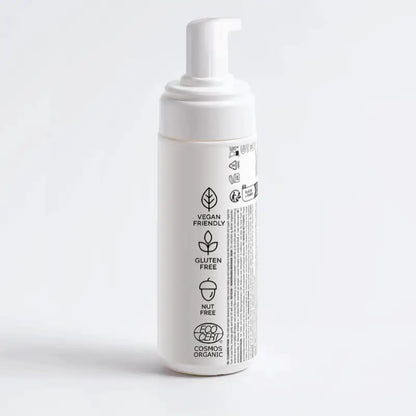 Baksida av SKINØ Foaming Cleanser med symboler för ECOCERT, Vegan och Nut Free – garanterad ren skönhet.