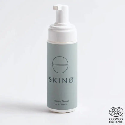 SKINØ mild ansiktsrengöring flaska, COSMOS Organic certifierad och vegansk produkt för daglig hudvård.