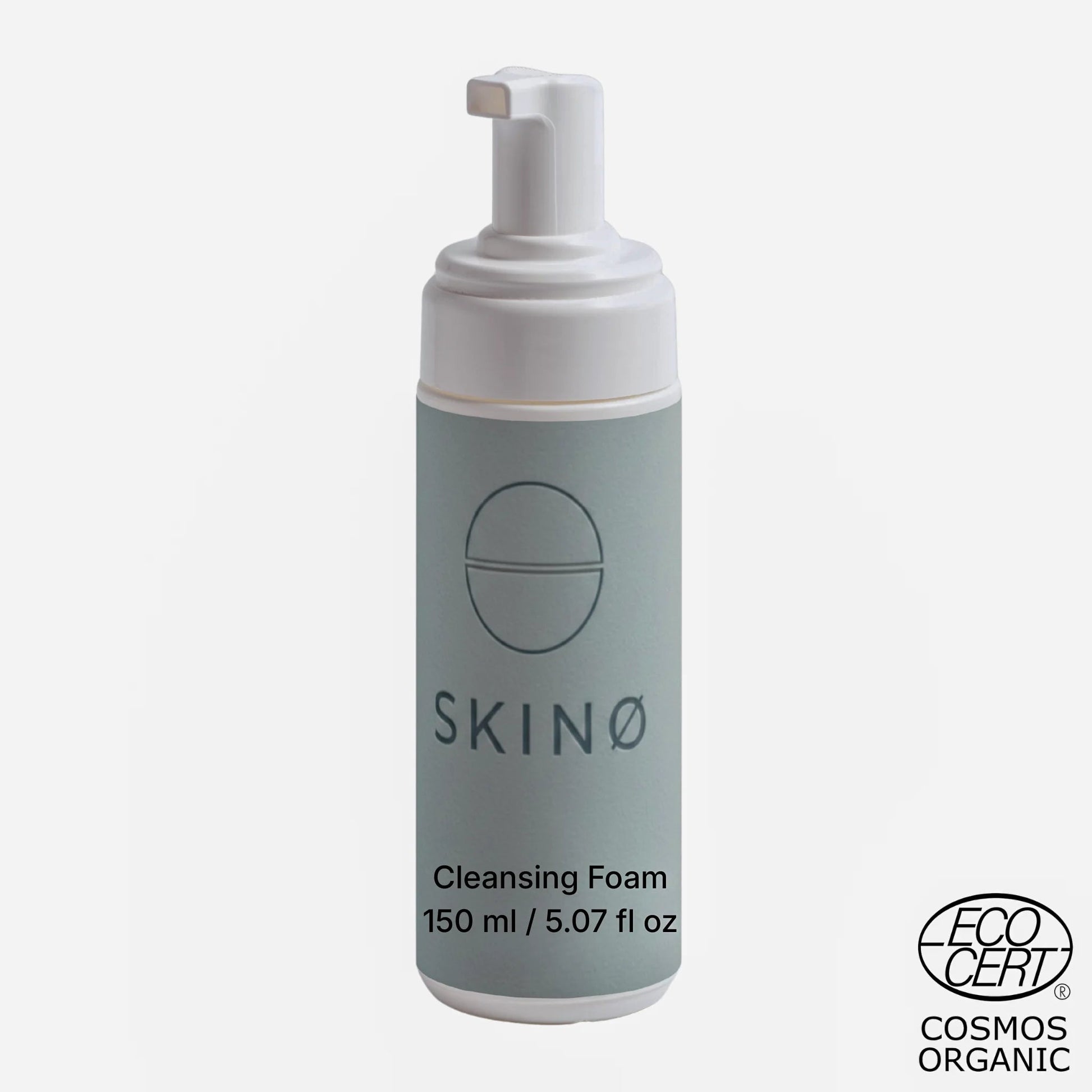 Produktbild på SKINØ Cleansing Foam 150 ml med pump, minimalistisk förpackningsdesign som framhäver varumärkets rena nordiska estetik.