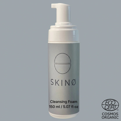 Produktbild på SKINØ Foaming Cleanser 150 ml med pump, ECOCERT COSMOS Organic‑certifierad, visar förpackningens design och etikett.