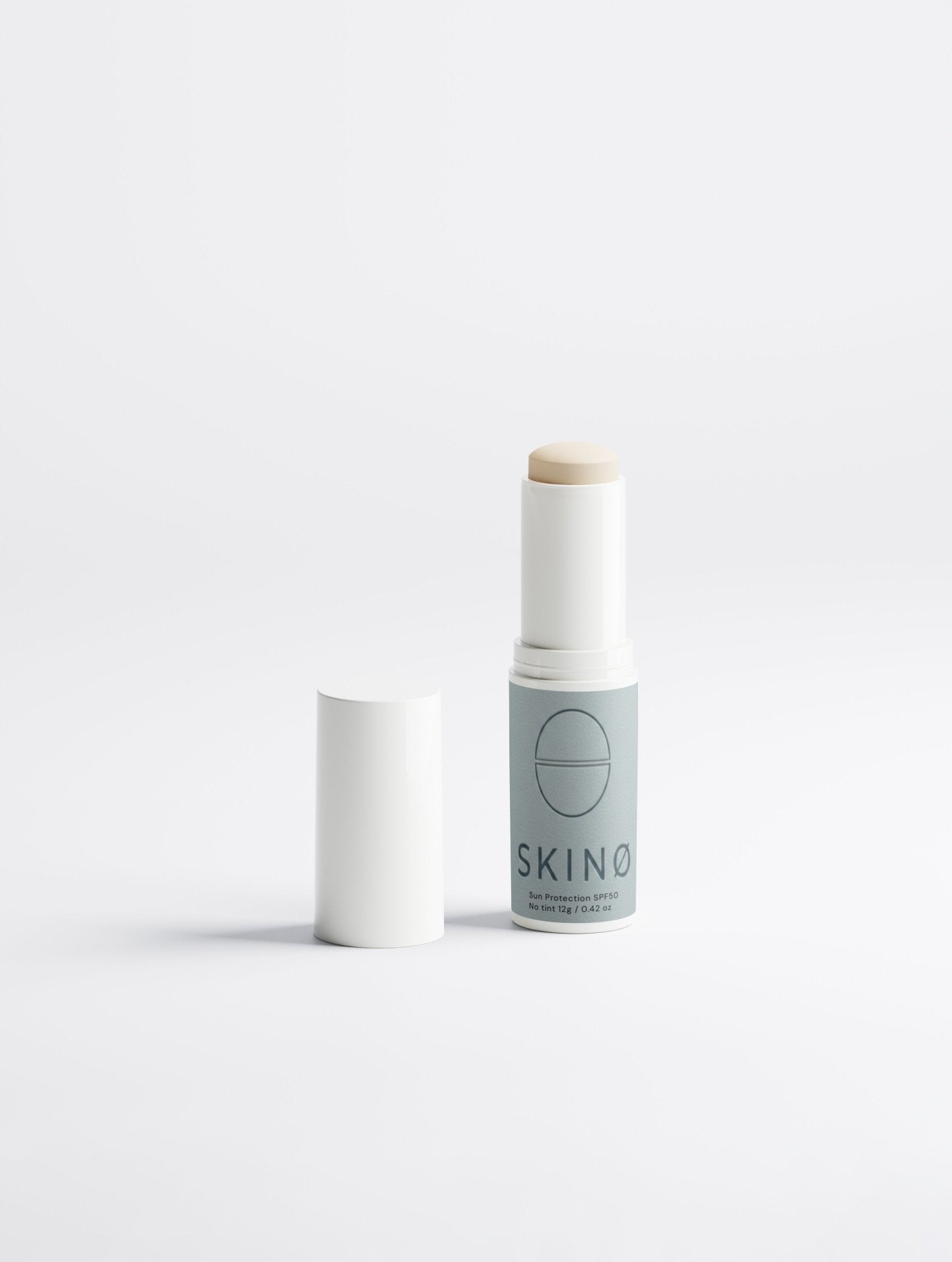 SKINØ Mineral Sun Stick SPF 50 öppen paket – visar mineralisk 
solskyddsstick med fysisk UVA/UVB-filter för känslig hud, 
reef-safe och ekologisk COSMOS ORGANIC certifierad sunscreen, 
praktisk ansiktsskyddsstick för dagligt skydd.