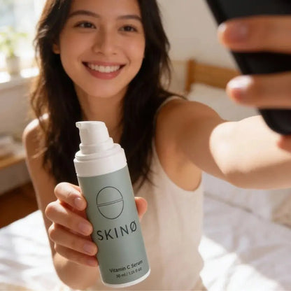 SKINØ Nordic Glow Serum – Vitamin C & Hyaluronsyra – Ansiktsserum | FaceTAN